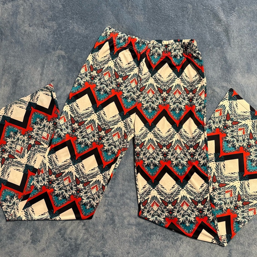 Stylish Women's Wide Leg Pants - Multicolor Zigzag Pattern